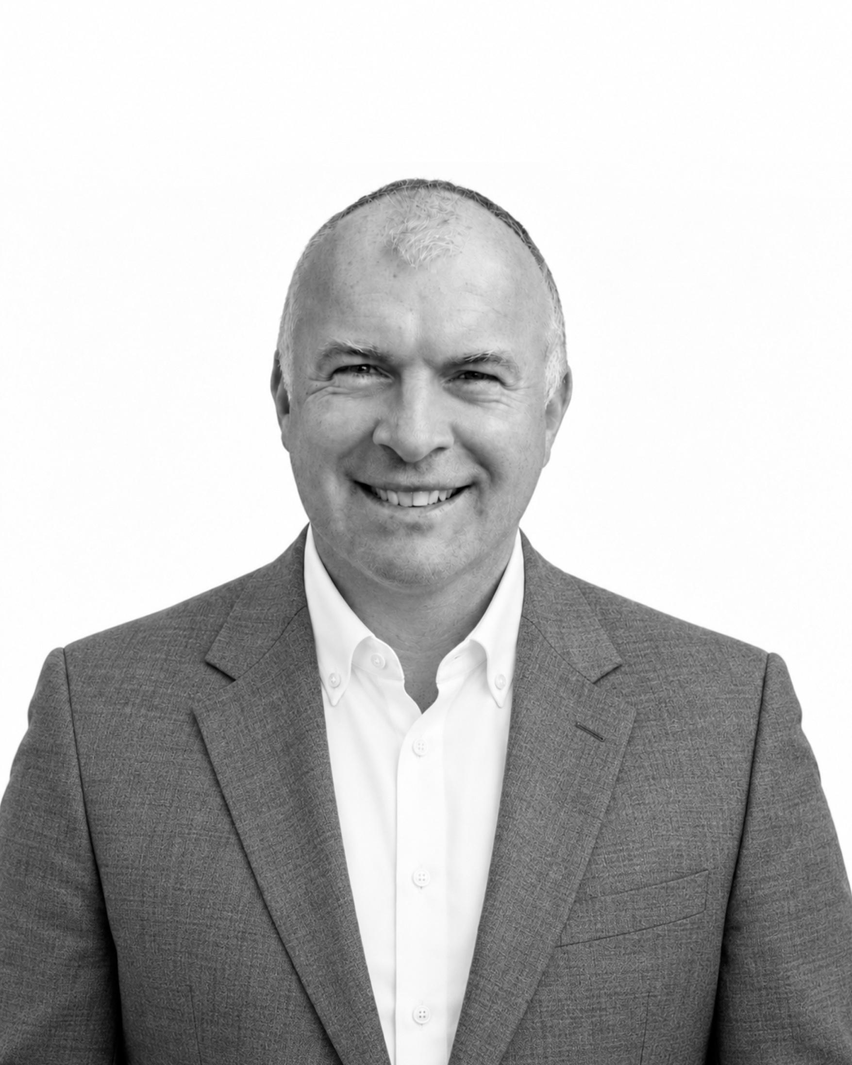 Oliver-Meet-The-Team-black-and-white